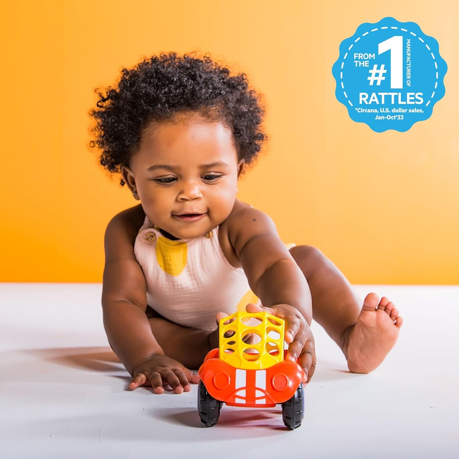 Bright Starts Oball Rattle Toy Bilmotoraktivitetsleksak för spädbarn och småbarn från 3 månader 1 Styck Slumpmässig färg Blå eller Röd Babyleksaker Naty Shop