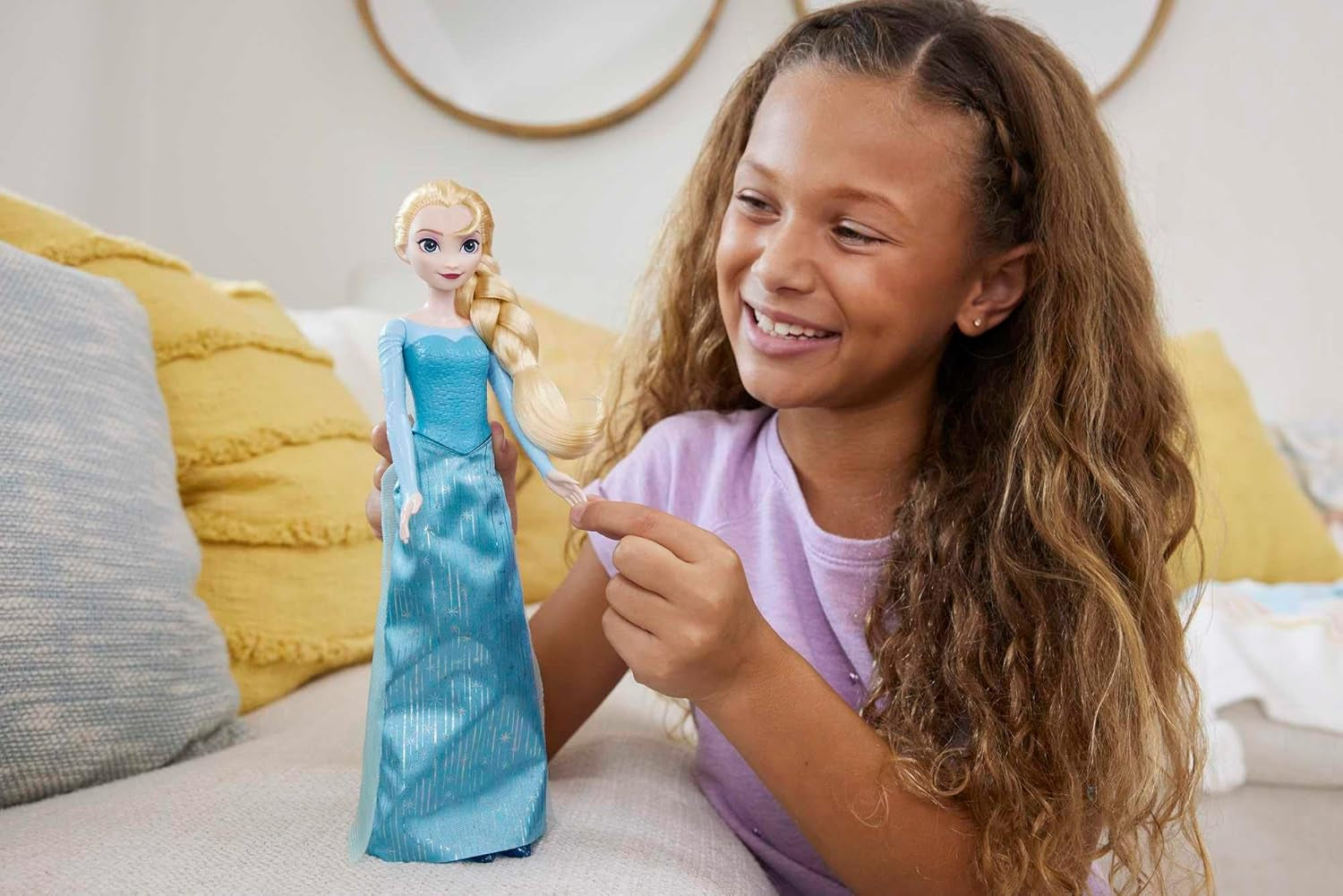 Elsa Mattel Disney Frozen Doll, Frozen Doll, Kambart blont hår, Positionerbara, Avtagbara Skor, Disney Presenter, Leksak 3+, HLW47