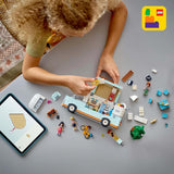 LEGO Friends husvagn, rollspelsbyggsats med leksakskaravan, present till tjejer från 7 år och uppåt, kreativ lekset med 3 minifigurer och illerdjursfigur 42663 Byggset Besuche den LEGO-Store