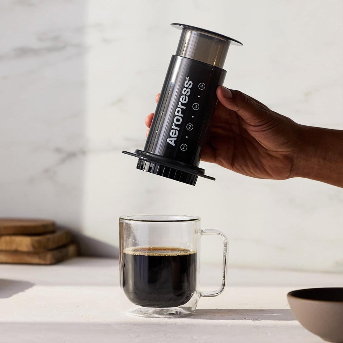 AeroPress original kaffe- och espressobryggare, bärbar kaffebryggare på baristanivå med kammare, kolv och filter, snabbkaffe- och espressobryggare