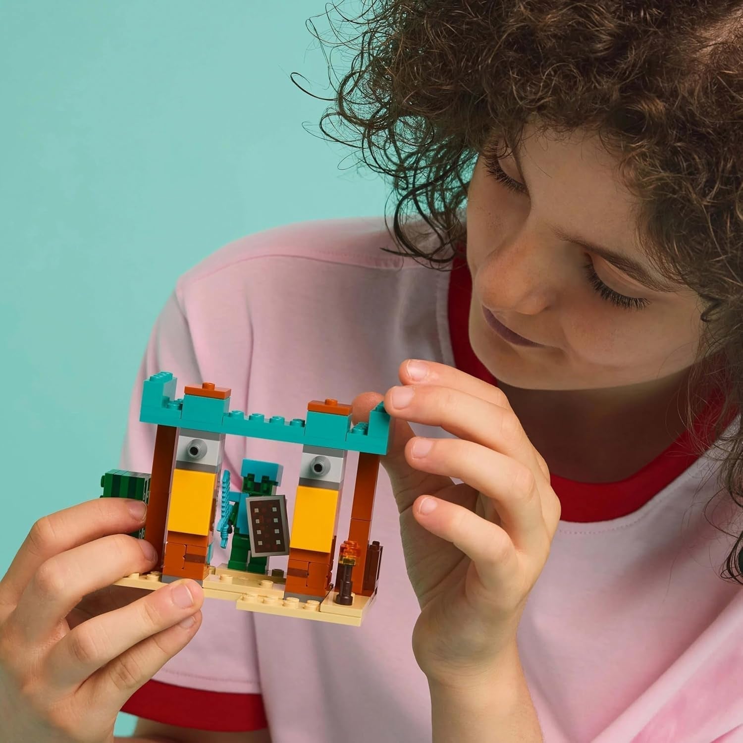 LEGO Minecraft The Illager Desert Patrol videospelset för barn, Outpost Mini Toy och tre minifigurer inklusive plundrare, tjänare och kaktusriddare 21267 Byggset Besuche den LEGO-Store