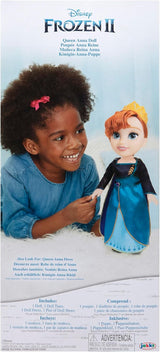 Disney Frozen 2 Anna Doll - en 35 cm hög poserbar docka i en ikonisk modeklänning med Arendelle-vapen och ett diadem för extra nöje, för tjejer från 3 år och uppåt