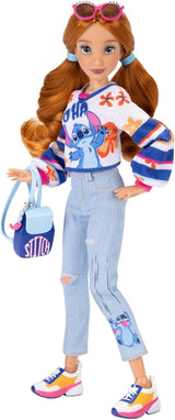 Disney ILY 4EVER Stitch modedockor med rött hår, 29 cm långa, med 13 artikulationspunkter, två kompletta mix-and-match outfits och en gnistrande Musse ring för dig!