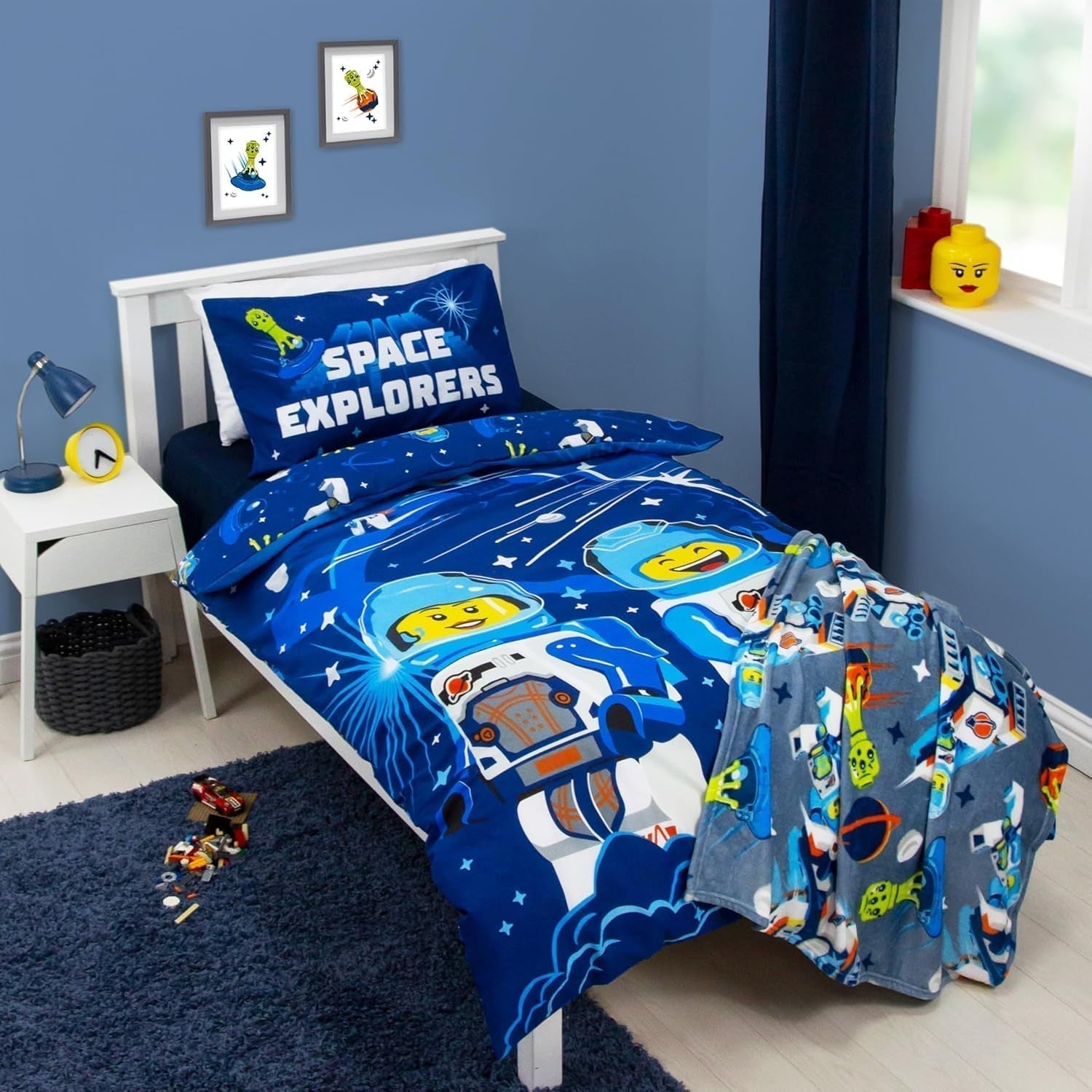 Character World Official Lego® City Fleecefilt, Supermjuk, Varmblå Throw, Cityspace Design, Perfekt för sovrum, camping och sovande, 100 X 150 Cm sängar och filtar Besuche den Character World-Store