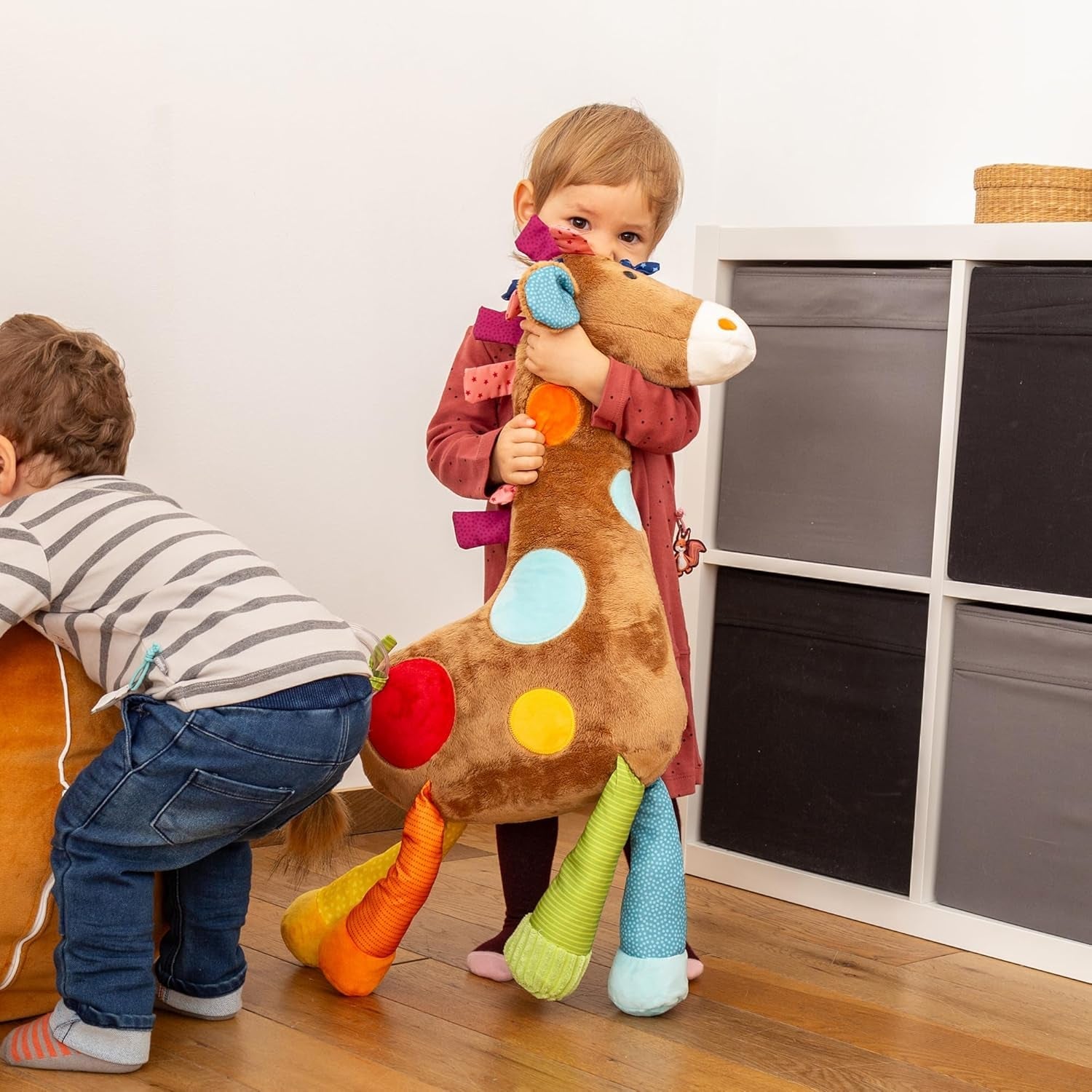 SIGIKID 42863 Giraffe XXL babyleksak, PlayQ pedagogisk leksak, plyschleksak med tandring, skallra, spegel, pipande, för spädbarn och barn från 3 månader, Flerfärgad/giraff 72 cm leksaker Bebe Naty Shop