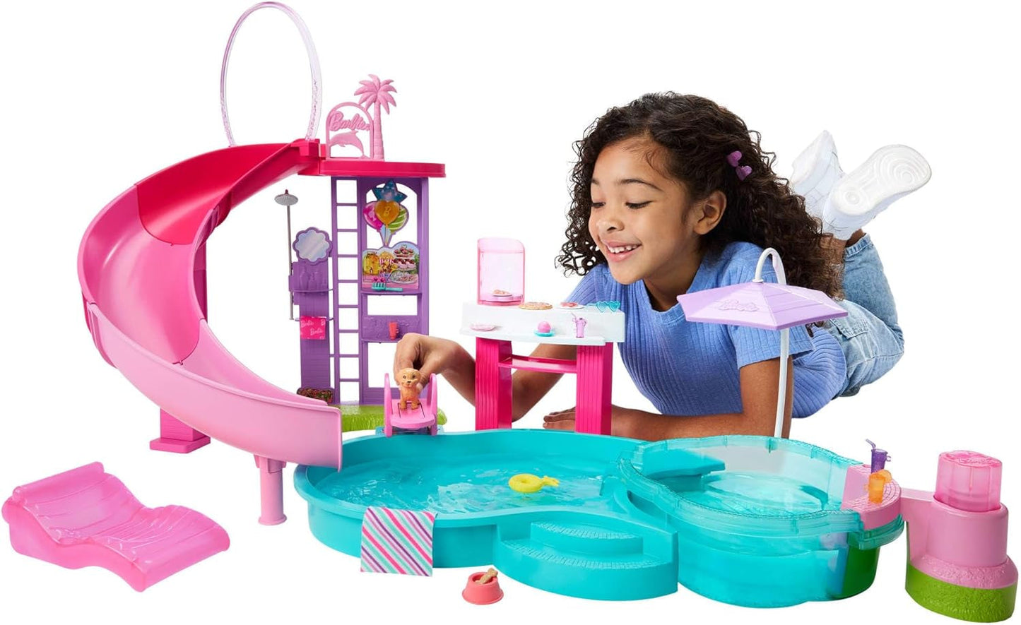 Barbie Dream Pool Playset med sex lekområden inklusive en rutschkana och jacuzzi, plus över 20 tillbehör som ett husdjur, simringar och mer, JKG83