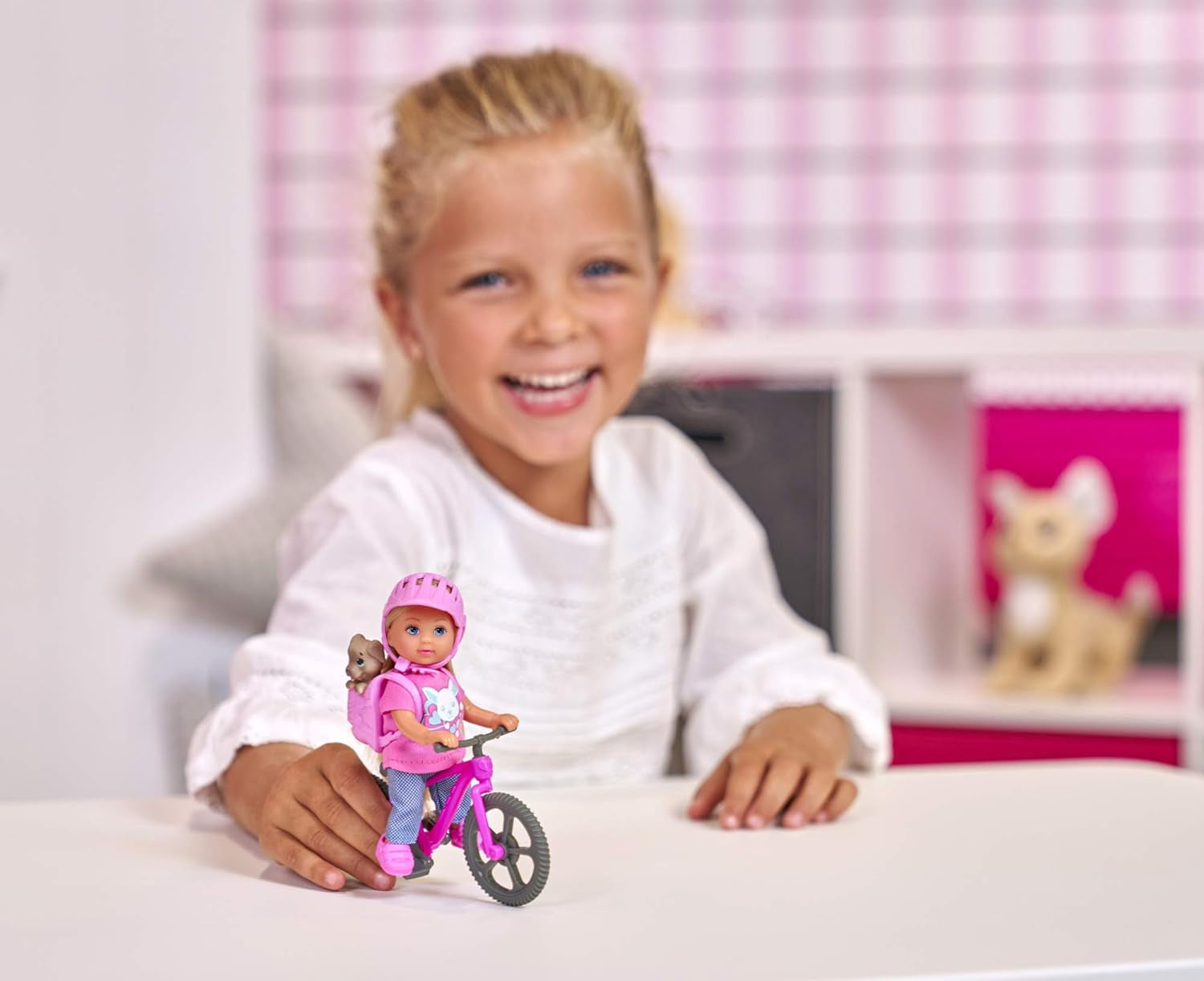 Simba 105733273 - Evi Love Fun Holiday Bike Doll med cykel, hund och ryggsäck, modedocka, 12 cm, för barn från 3 år och uppåt