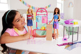 Barbie Fashion Boutique Playset - foliemönsterdocka, över 150 originalutseende, innehåller 2 blusar och 5 folielakan, klädställ och kreditkortsläsare, 3+, HKT78