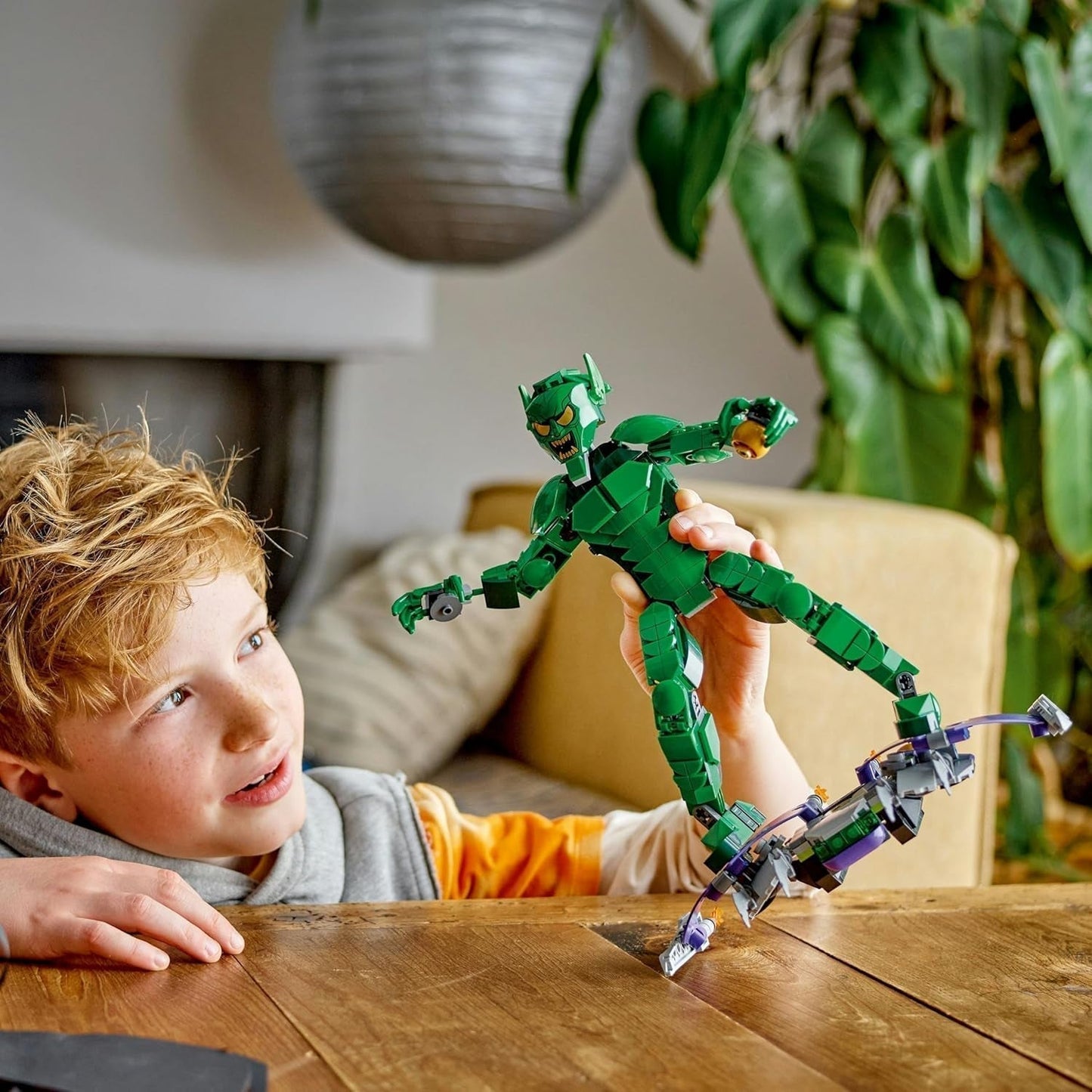 LEGO Marvel Green Goblin Byggfigur, Superskurk rörlig byggleksak för barn 8+, pojkar och flickor, Spider-Man Universe Set med reglage och pumpabomber, Superhjältepresentidé 76284 Byggset Besuche den LEGO-Store