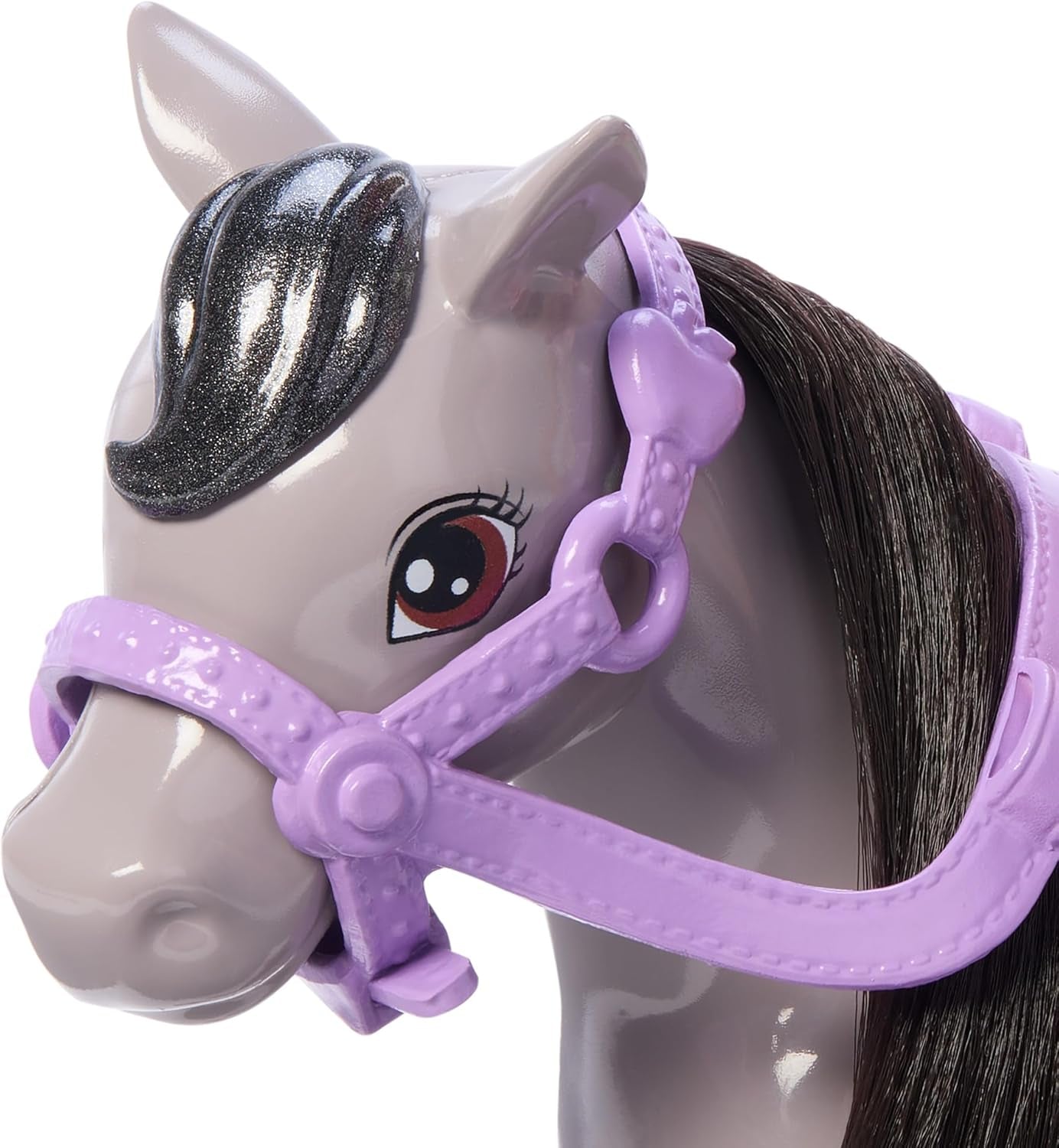 Chelsea and Ponies Barbie Doll - Spänn upp för lek och ridning säkert, rosa sadel och steg, inkluderar hjälm och söt rutig klänning, från 3 år och uppåt, HTK29