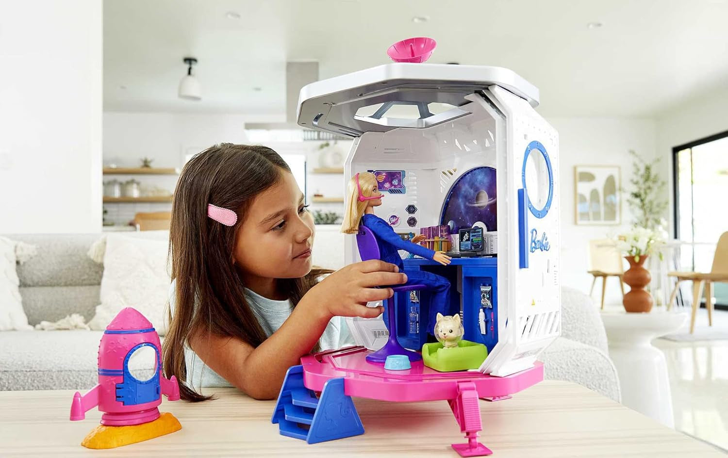 Barbie GXF27 - Rymdstationsrymdäventyr, rymddocka, valp, arbetsstation, rymdscener, 20 tillbehör, presentleksak för barn från 3 år och uppåt