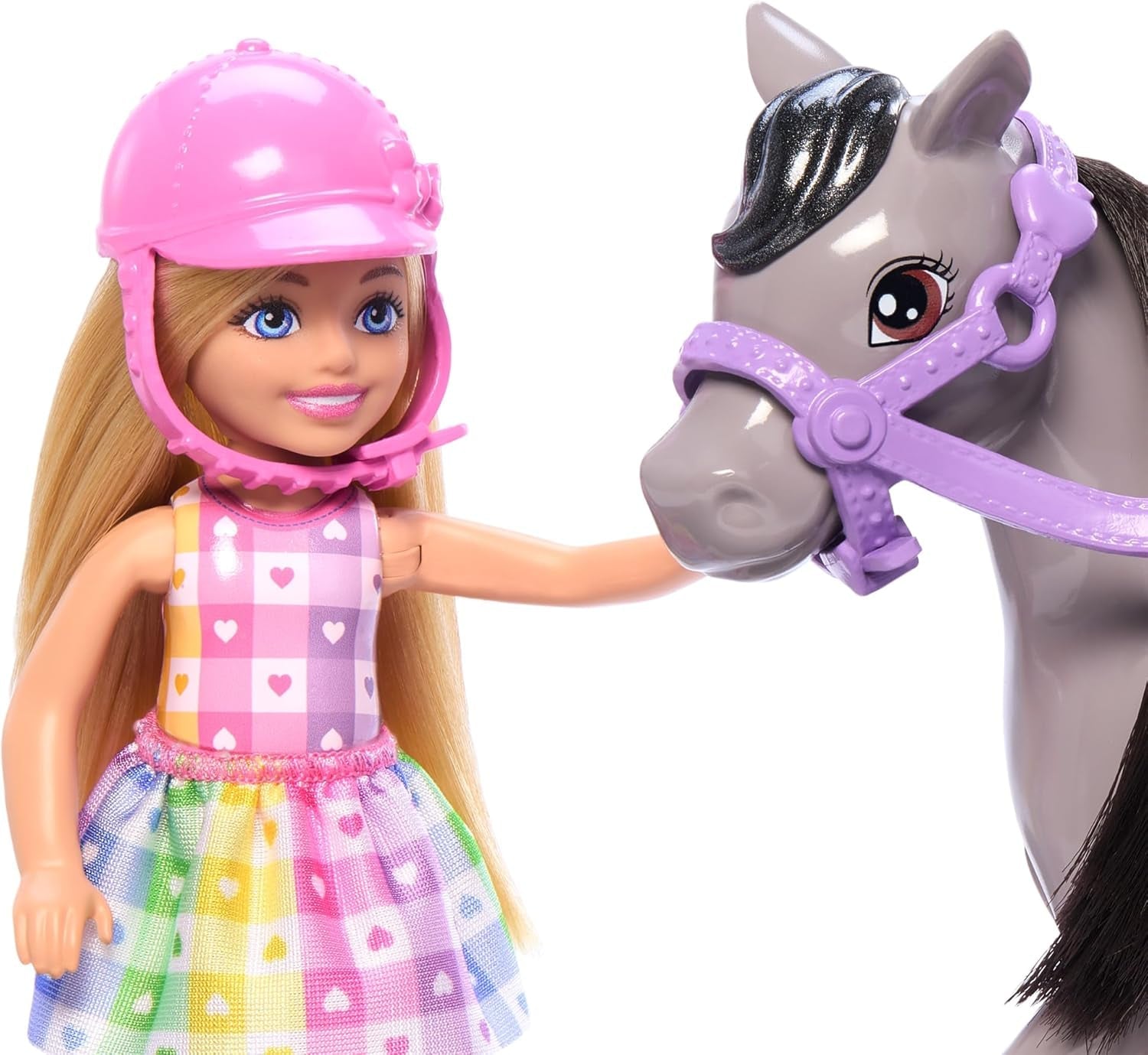Chelsea and Ponies Barbie Doll - Spänn upp för lek och ridning säkert, rosa sadel och steg, inkluderar hjälm och söt rutig klänning, från 3 år och uppåt, HTK29