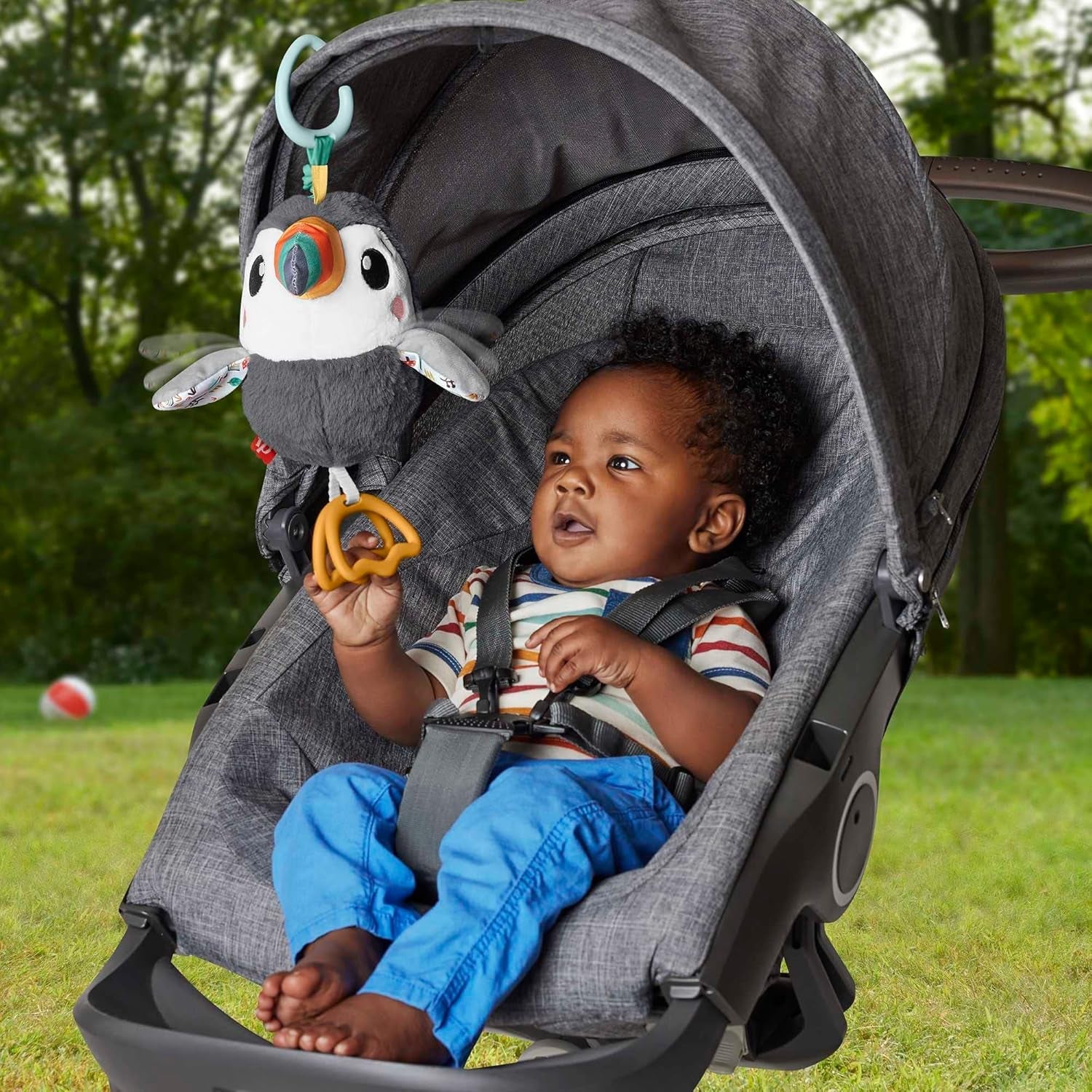FISHER-PRICE Flap & Go Toucan - Barnvagn plyschleksak främjar finmotorik och sensoriska färdigheter för nyfödda från födseln HNX66 Baby Toys Naty Shop