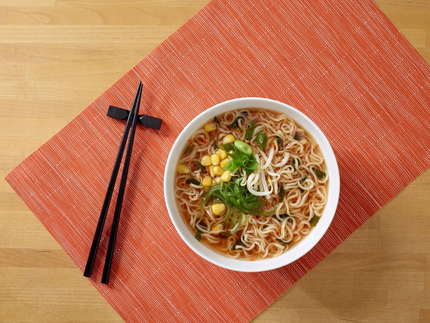 Nissin Ramen Premium - Miso Spicy 10-pack japansk stil Air Dry Instant Nudlar för "Restaurant Style" Ramen med en milt kryddig smak av miso och wakame-flingor (10 x 90,7 g)