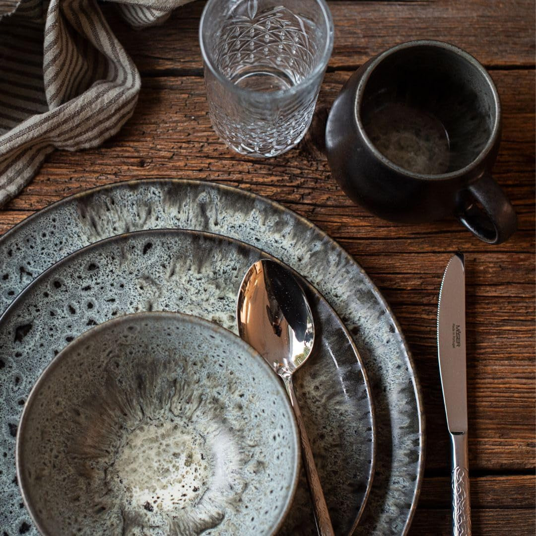 MÄSER Carellia frukostset 12 delar - keramik från Portugal - reaktiv glasyr - 4 desserttallrikar 23 cm, 4 skålar 15 cm, 4 kaffemuggar 430 ml - tål diskmaskin och mikrovågsugn, grå