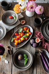 MÄSER 934073 Niara Organic Series Modern 4-personers servisset med spännande vintagelook, 16-delad kombinationsservice med en speciell svart och brun glasyrkombination, stengods