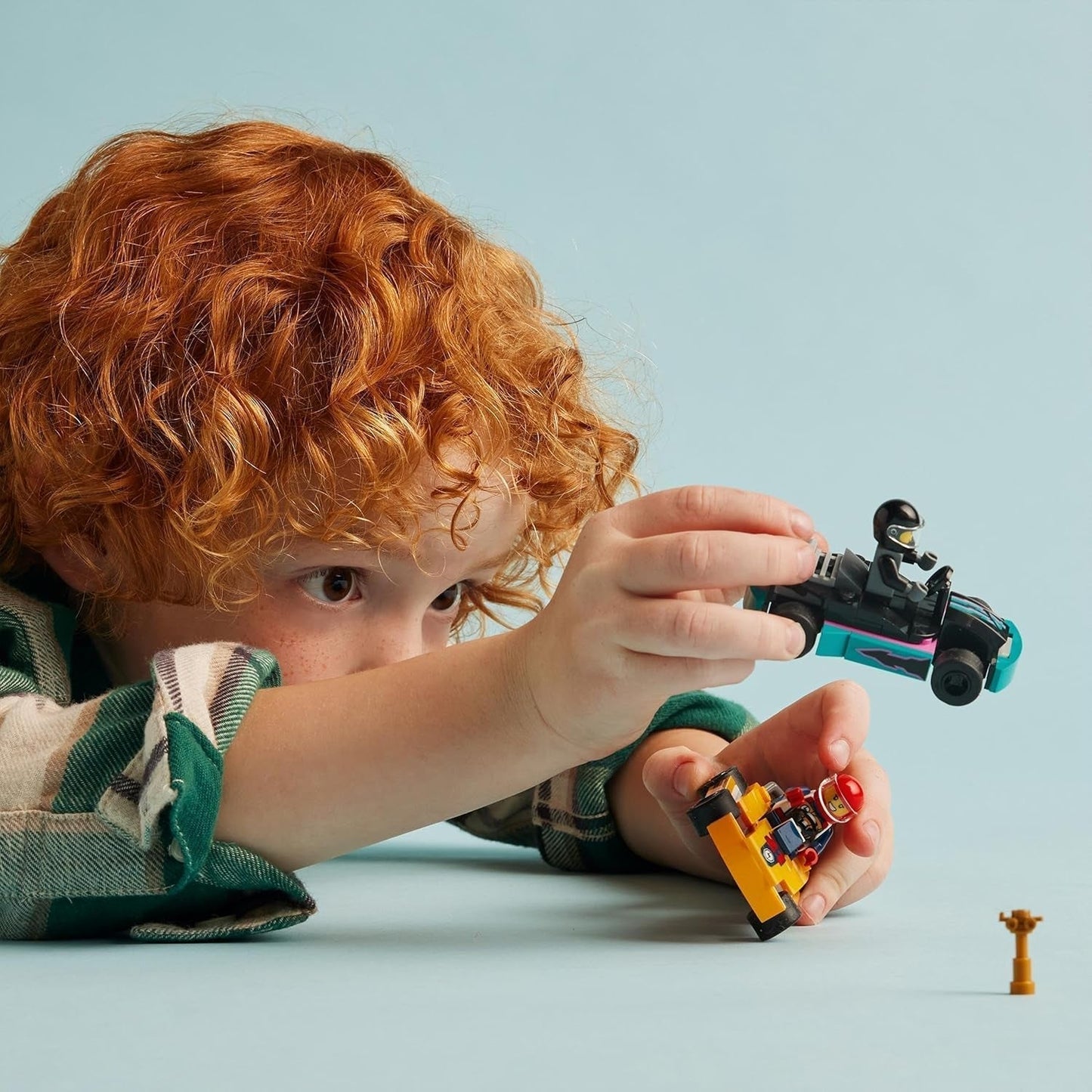 LEGO City Go-Karts med förare, set med 2 minifigurer förare och racerbilar, billeksak för 5 år gamla pojkar och flickor, rolig present för barn 60400 Byggset Besuche den LEGO-Store