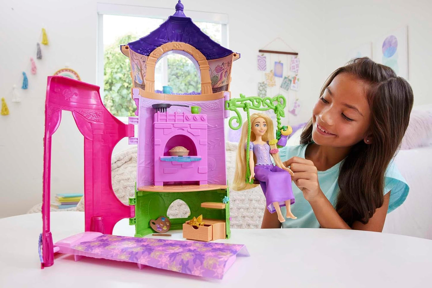 Disney Princess HMV99 - Rapunzel rörlig docka och lektorn med kul runt om, 6 lekområden och 15 tillbehör, inspirerad av Disney-filmen, leksaker för 3 år gamla dockor Naty Shop Dolls