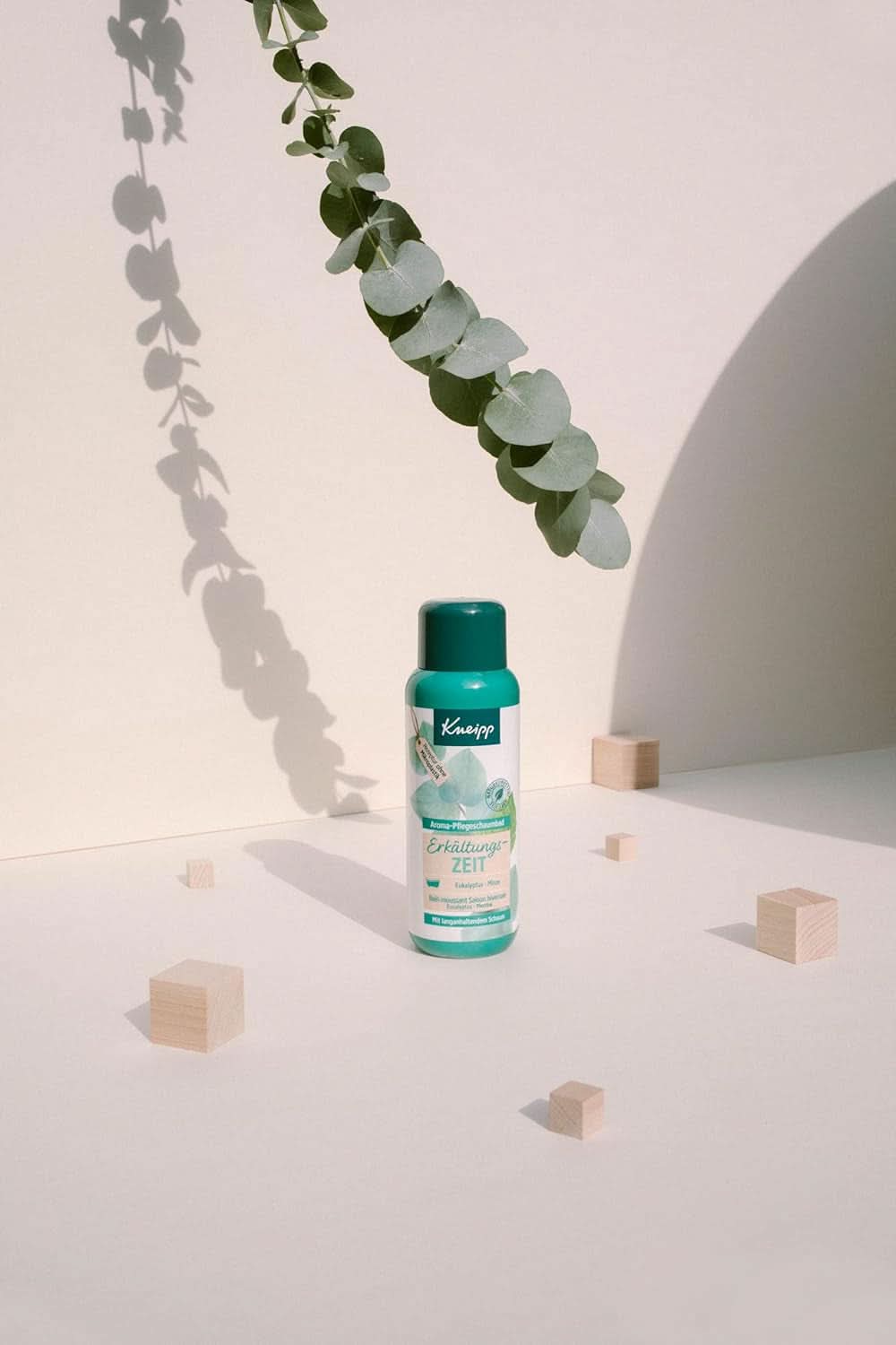 Kneipp Aroma Foam Bath Cold Season, badtillsats med naturliga eteriska oljor av eukalyptus och mynta, 400 ml dusch och bad Naty Shop