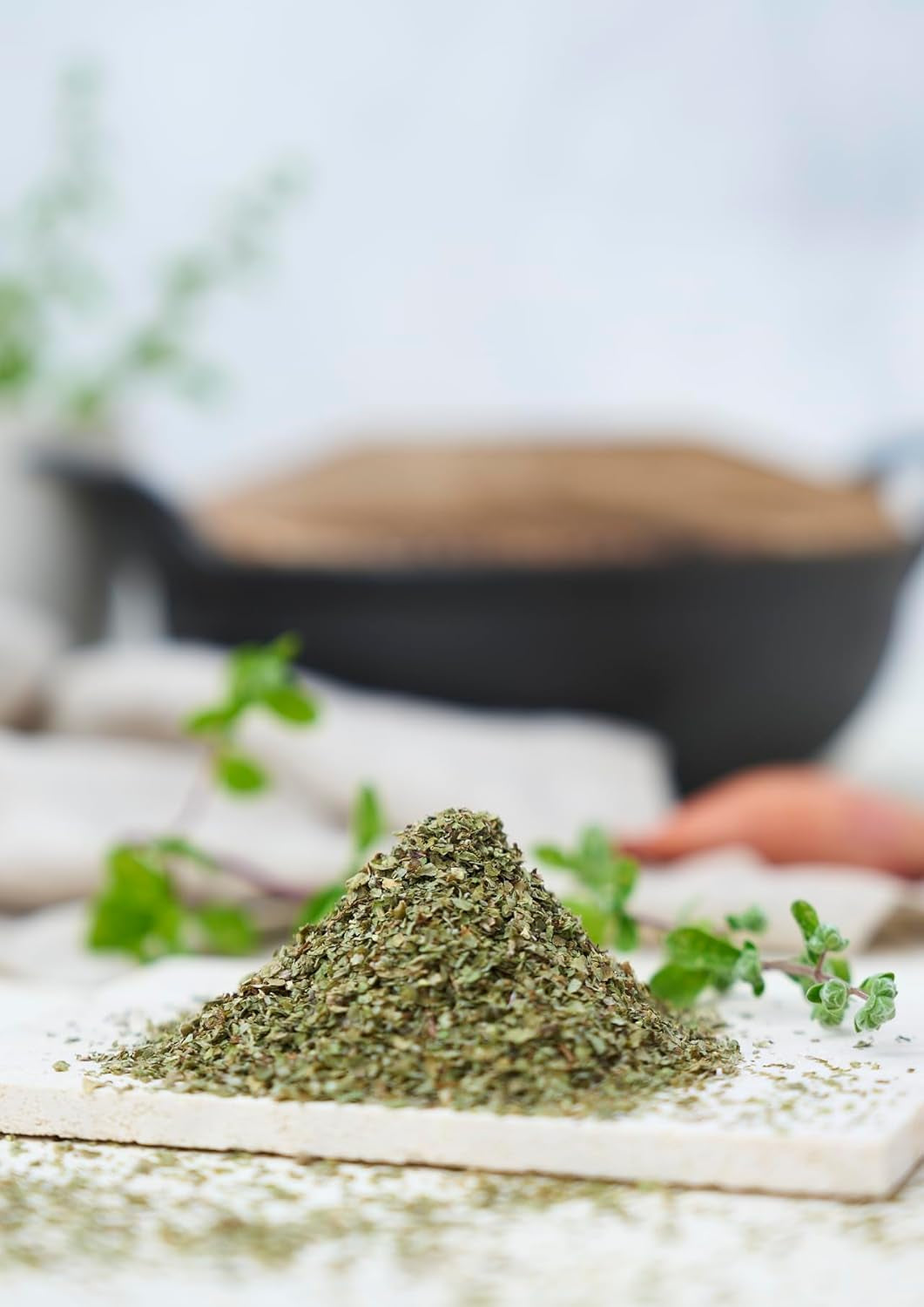Fuchs Gewürze - Mejram gerebelt - zum Würzen von Kartoffelgerichten, Fleischgerichten eller Eintöpfen - naturliga ingredienser - 10 g i wiederverwendbarer, recyclebarer Dos