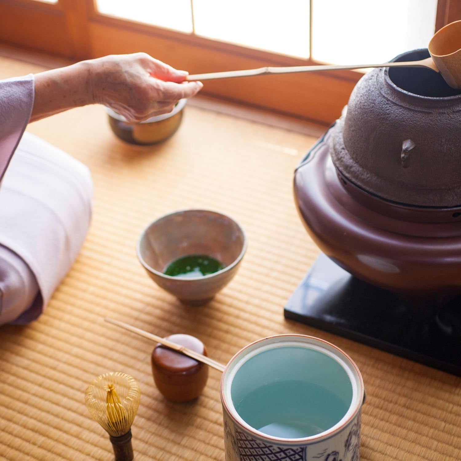 Sakura Matcha Tea 50g - Ceremoniell kvalitet från Japan - Premium grönt te med Sakura Flower Pulver - Första skörden, stenmald, vegansk, inga tillsatser