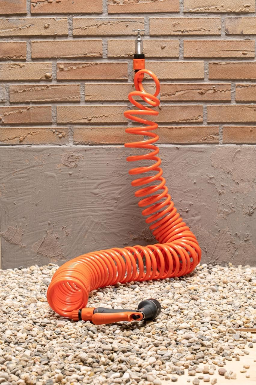 BLACK+DECKER Spiralslang 15M - Trädgårdsslang inklusive trädgårdsspruta och 1/2" kopplingar - Plast - Orange/Svart
