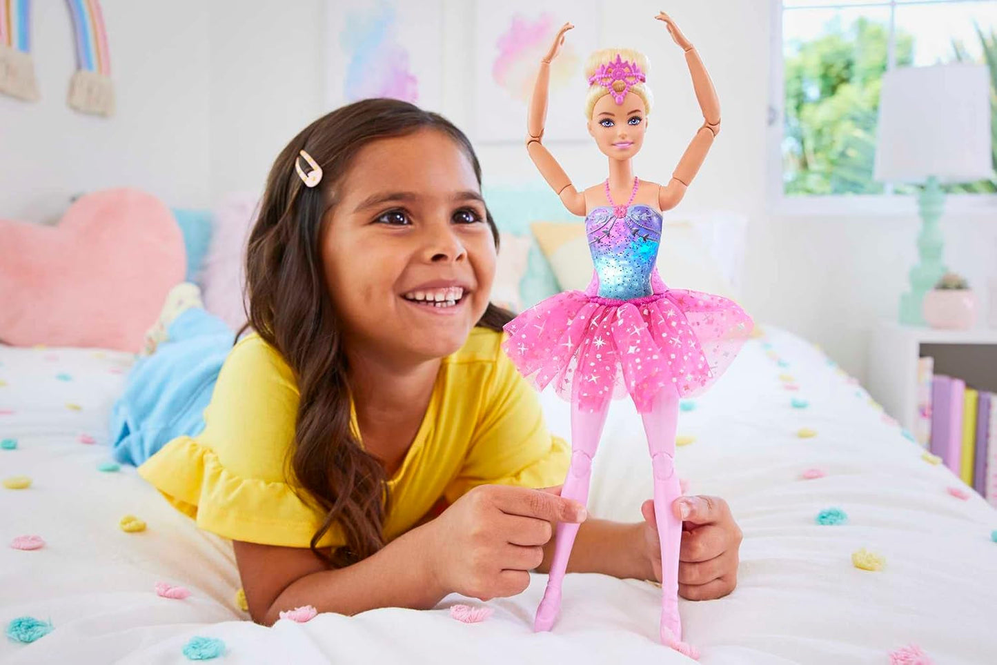 Barbie Dreamtopia Magic Ballerina Doll med ljus, rosa tutu och blont hår, 5 ljus- och ljudeffekter, positionerbar Barbie, 3+, HLC25