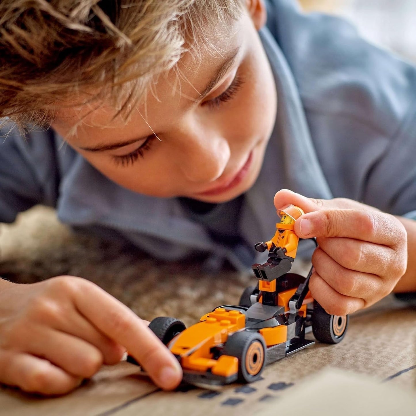 LEGO City F1 Racer med Mclaren racerbil - Formel 1 leksaksmodell med racerbil och minifigur - liten present till pojkar och flickor från 6 år eller motorsportfantaster 60442 Byggset Besuche den LEGO-Store