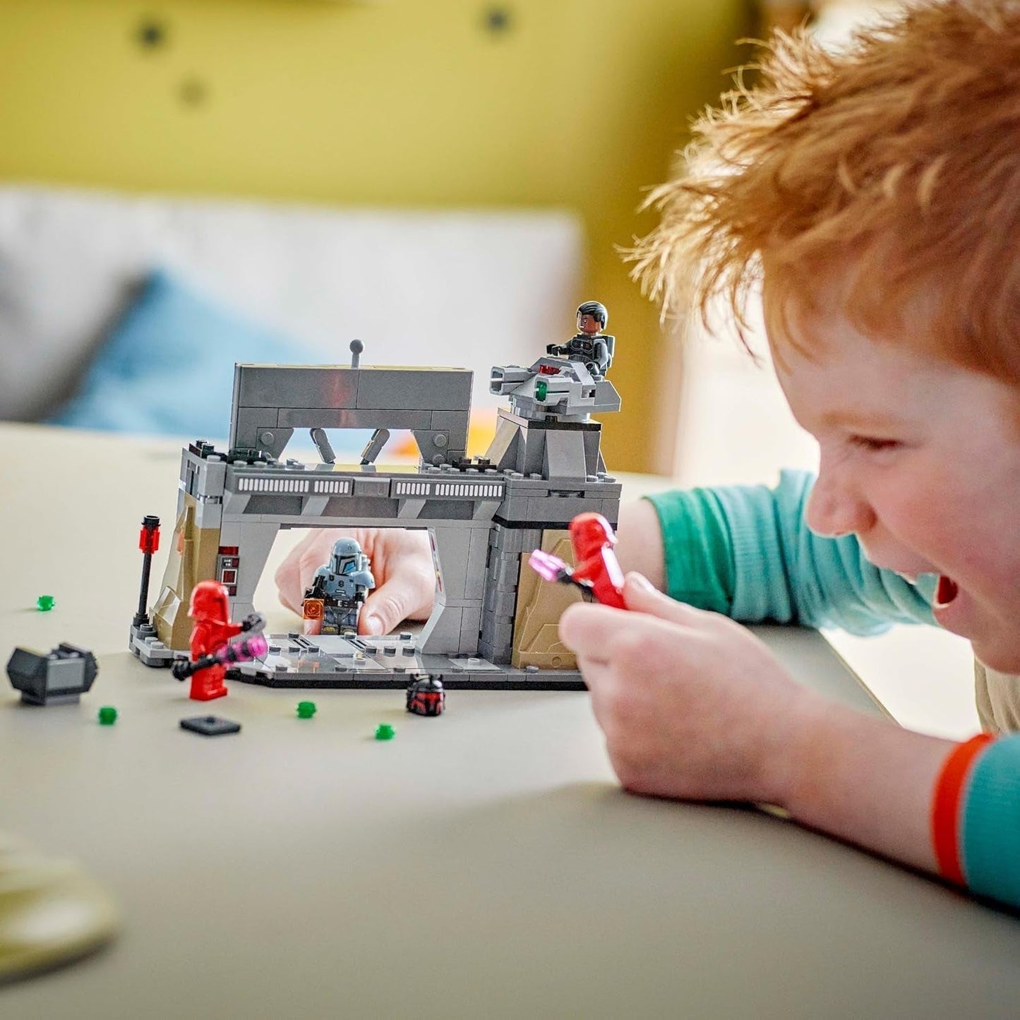 LEGO Star Wars: Mandalorian-duellen mellan Paz Vizsla och Moff Gideon, byggleksak för barn, presentidé för kreativa pojkar och flickor över 7 år, Mandalorian-leksak 75386 Byggset Beuche den LEGO-Store