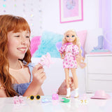 Barbie Dream Besties Festival Looks Set, med Barbie Malibu docka med långt blont hår för styling och över 10 avtagbara kläder och accessoarer, JGH87
