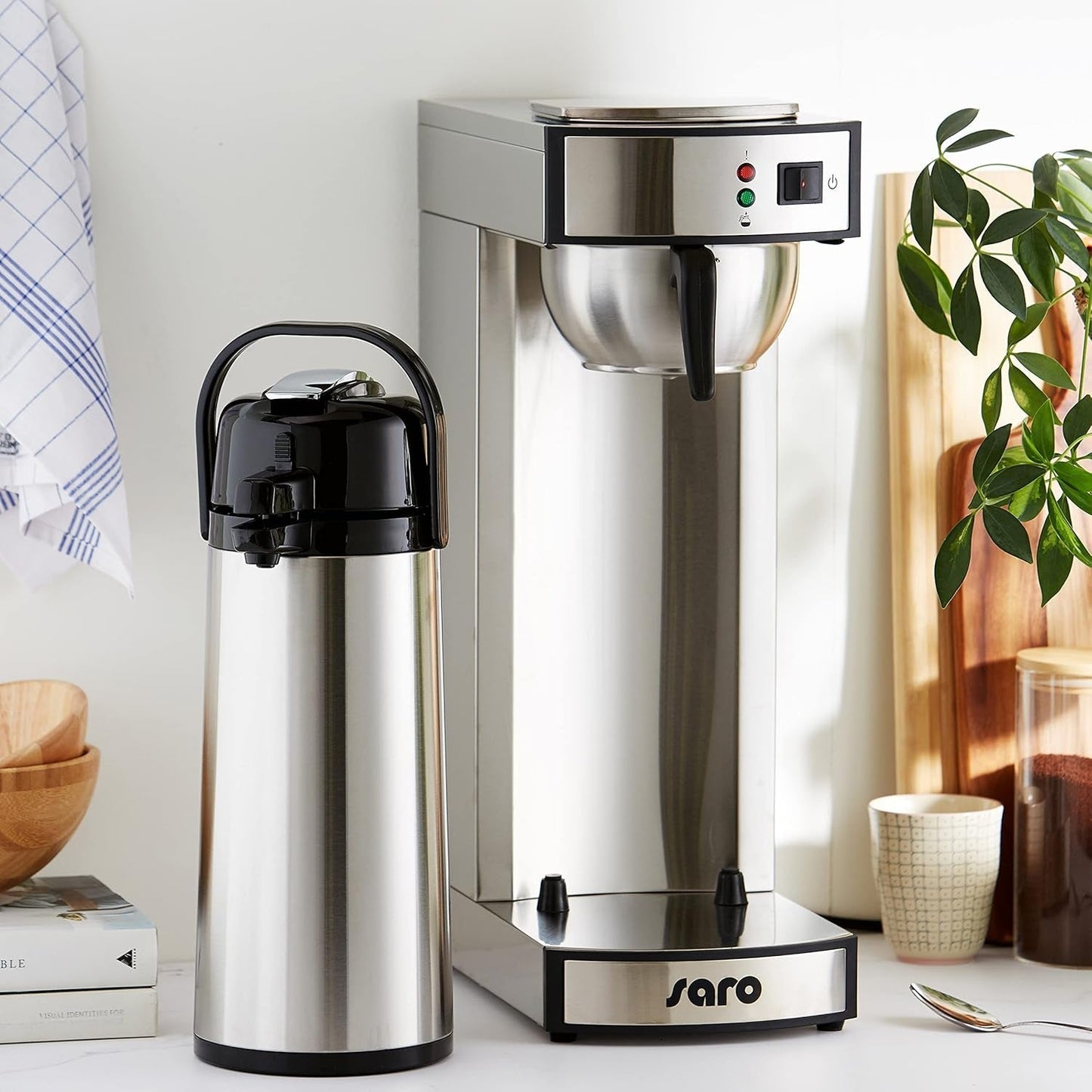 Saro espressomaskin, inklusive karaff med isolerad rostfri pump – 2,2 l – förberedelsetid ca. 5–6 min – skydd vid körning utan vatten – 2,069 kW – modell THERMO 24