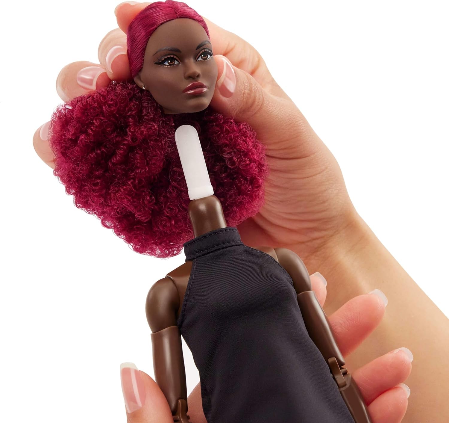 Barbie Basics Model 3 samlardocka med röda lockar, svart miniklänning och stövlar, en storlek passar alla mode, stor ledad kropp och utbytbart huvud, JBH75