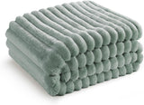 BEDSURE Salvia grön fleece filt för soffa - Supermjuka mysiga filtar för kvinnor, söt liten filt för tjejer, 127 X 152 Cm sängar och filtar Besuche den BEDSURE-Store Greetings Throw (50" X 60")