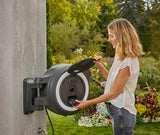 Gardena PowerRoll XXL Solo sladdlös väggslanglåda: Automatisk slangupprullare med 40 m trädgårdsslang, slangstyrning och RollControl, batteridriven, UV- och frostbeständig (18647-55)