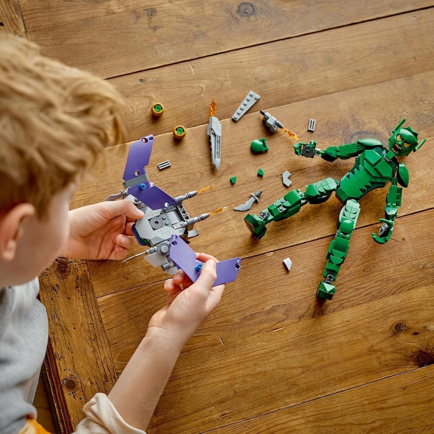 LEGO Marvel Green Goblin Byggfigur, Superskurk rörlig byggleksak för barn 8+, pojkar och flickor, Spider-Man Universe Set med reglage och pumpabomber, Superhjältepresentidé 76284 Byggset Besuche den LEGO-Store
