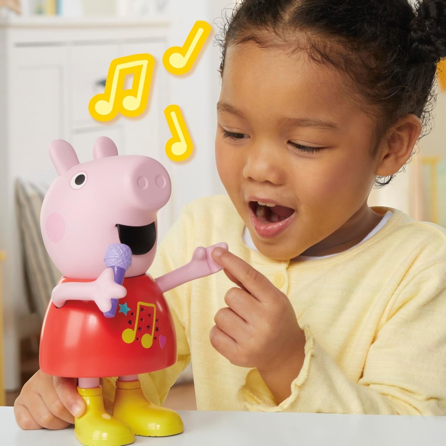 Peppa Pig docka, pratar och sjunger, rosa, 20 cm