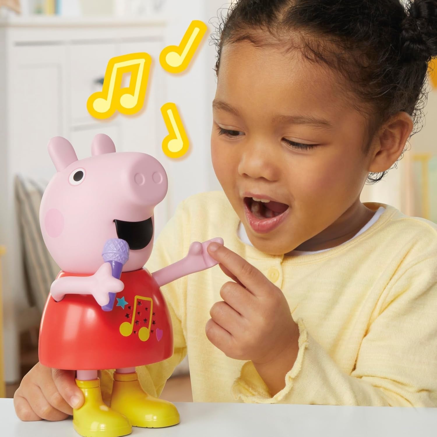 Peppa Pig docka, pratar och sjunger, rosa, 20 cm