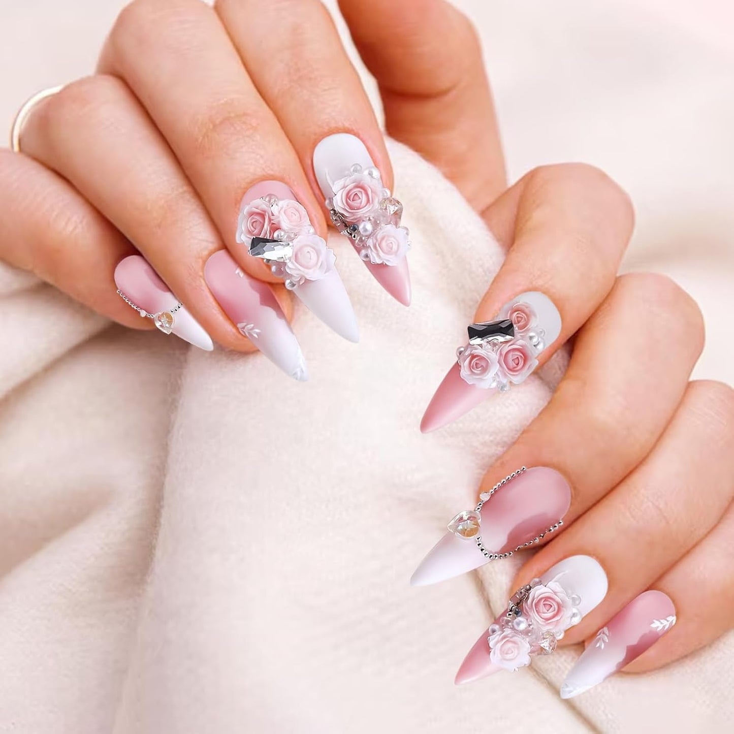300 Stück Niedlich Blume Nail Charms, 3D Resin Blommor Camelie Rose Nägel Charms Mit Perle, Gemischt Größe Bunte Flower Nägel Deko Für Frauen Nail Art Zubehör