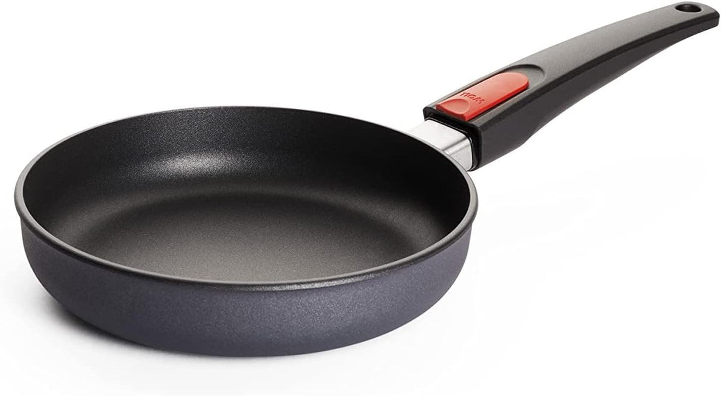 Woll Diamond Lite platt panna - Induktion -, Ø 20 Cm, 5 Cm höjd, Med avtagbart handtag - Lämplig för alla typer av hällar, Gjuten aluminium, Non-stick beläggning Naty Shop Grytor och kastruller Ø 20 Cm