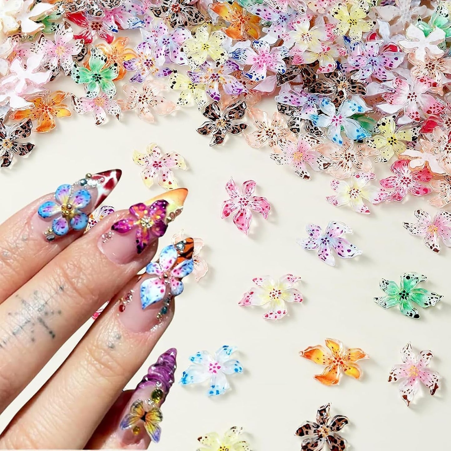 50 st 3D Flower Nail Charms, 3D Gel Nail Art, Nail Charms, Färgglada sommarsmycken, DIY Nageltillbehör, Präglade Hibiscus Flower Crystals, Gradient Nail Art för kvinnor