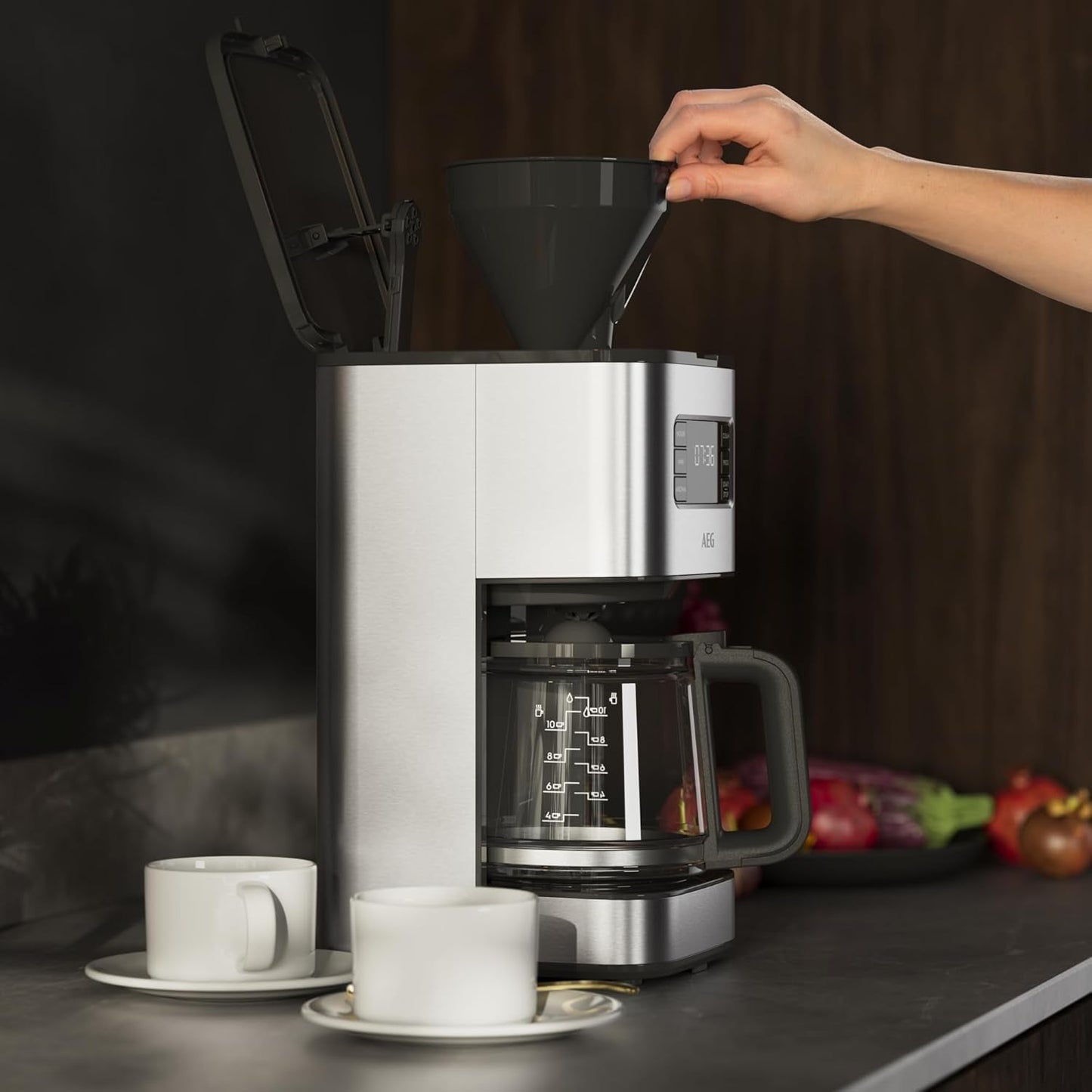 AEG Deli 5 espressomaskin, 1,5 l, programmerbar timer, varmhållningsfunktion, säkerhetsstopp, vattennivåindikator, optimal dosering, antidroppfunktion, rostfritt stål, CM5-1-6ST