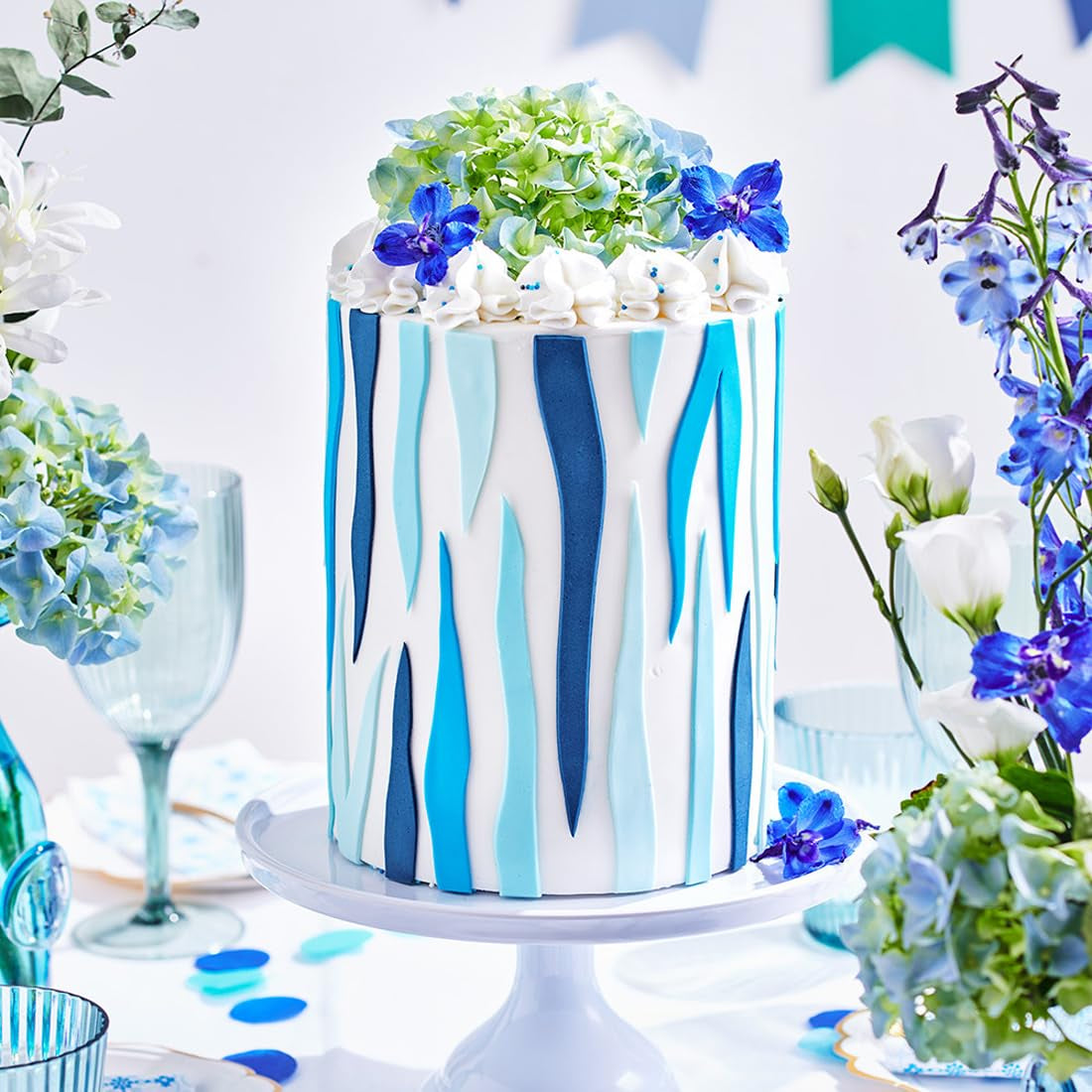 FunCakes Baby Blue Rolled Fondant: Lätt att använda, smidig, flexibel, mjuk och följsam, perfekt för tårtdekorering, halal, kosher och glutenfri. 1 kg Naty Shop sockerpasta