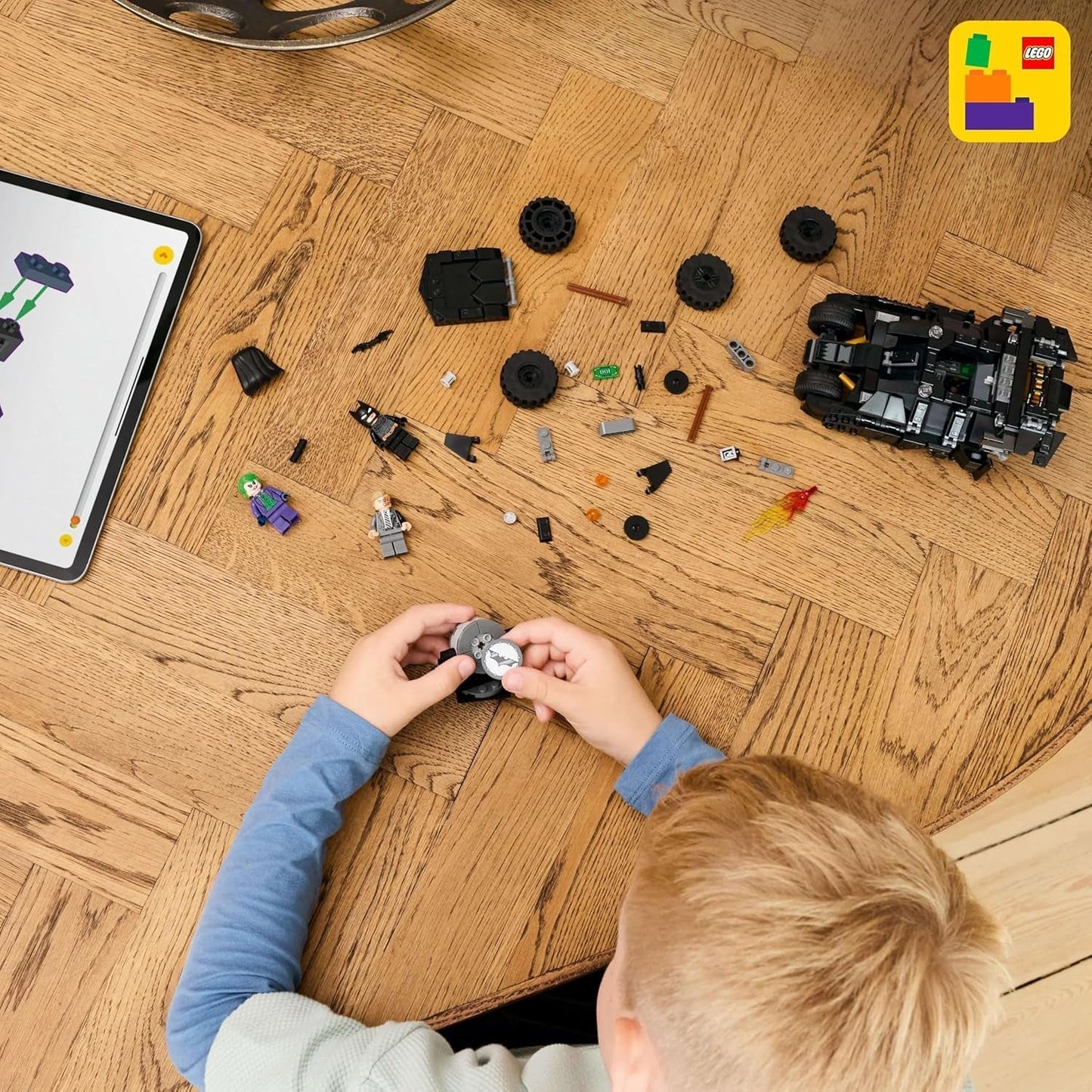 LEGO DC Batman: Batman Tumbler Vs. Two-Face & Joker - Superhjälteleksak med Batmobile Car - Lekset med minifigurer - Present till pojkar och flickor från 8 år 76303 Byggset Besuche den LEGO-Store