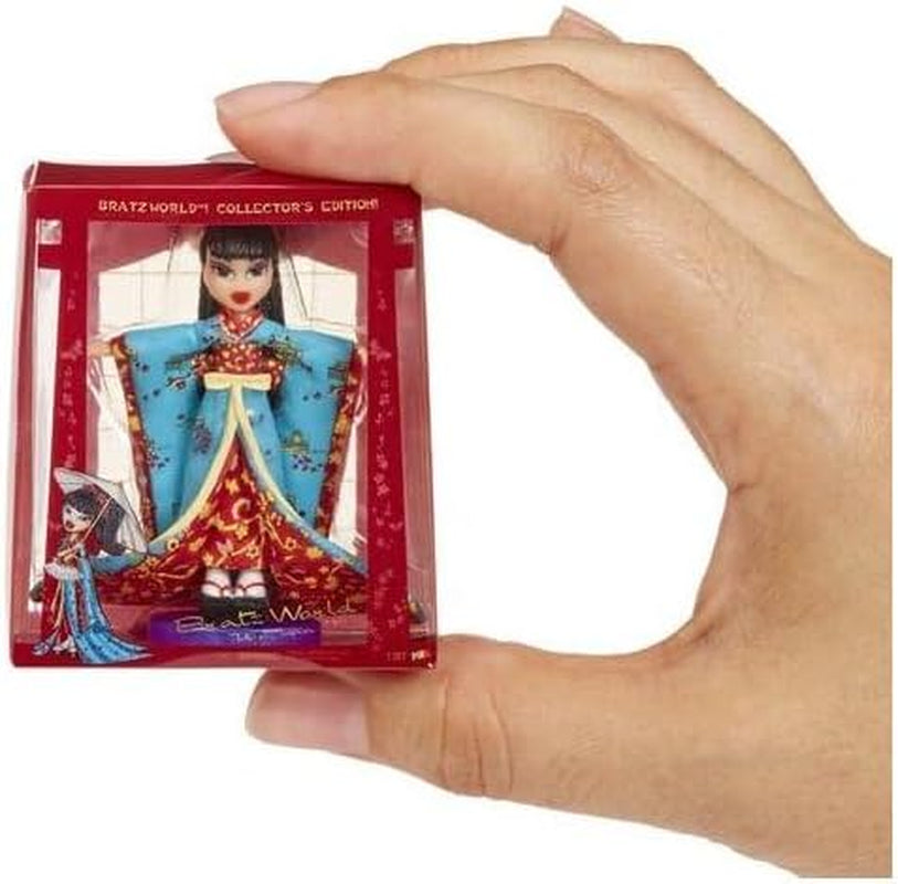 Bratz Miniverse MGA:s Y2K Nostalgia Flashback Minis Limited Edition Dolls - SURPRISE PACK - 2 Bratz Mini Dolls and Display Case - Fantastisk present till barn och samlare 6+