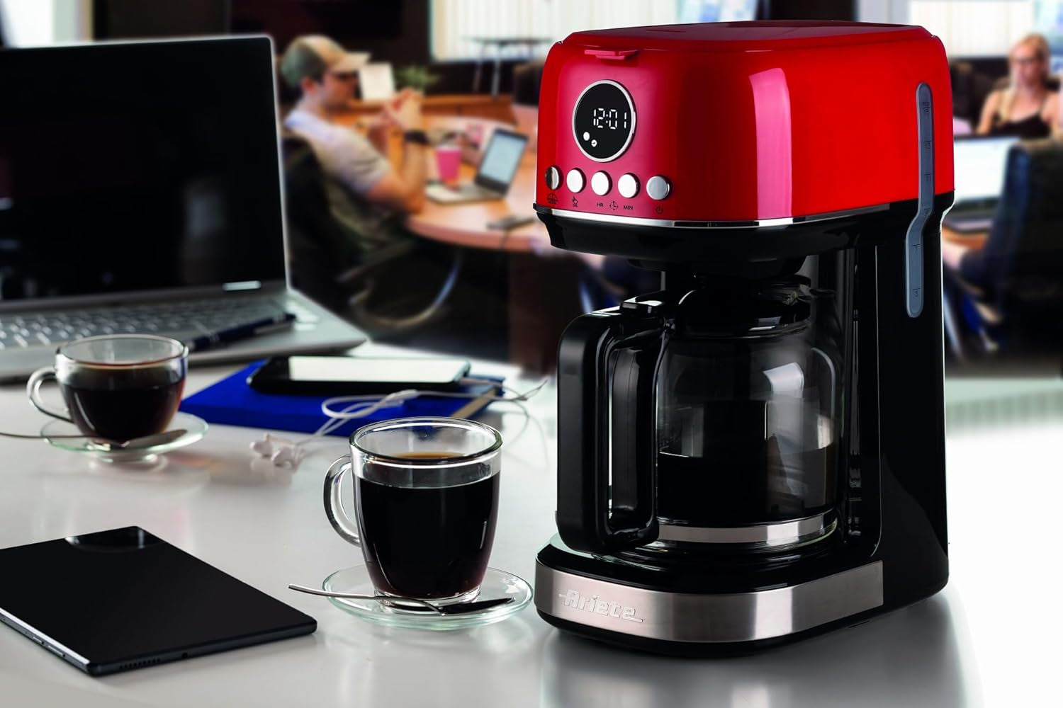 Ariete Moderna 1396 Filter Espressomaskin för att göra amerikanskt kaffe Upp till 15 koppar Glaskaraff Värmeplatta LCD-skärm Avtagbara och tvättbara filter Vita
