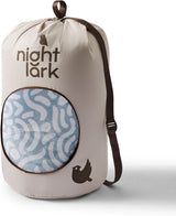 Night Lark Coverless Duvet Super King 6 Tog Vårsommar - Abstrakta vågor. Supermjuk, bekväm och lätt filt. Maskintvättbar och snabbtorkande, allt i ett vändbart örngottset Naty Shop täcken och täcken