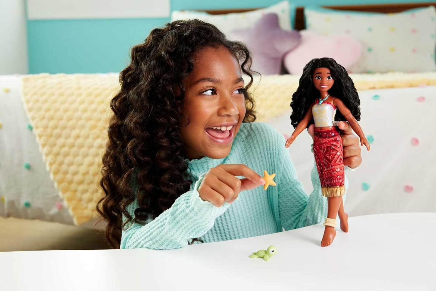Mattel Toys Disney Moana 2 Tautai Moana simmodedocka med 2 tillbehör, färgskiftande topp och ben för simrörelser Filminspirerad JFF09