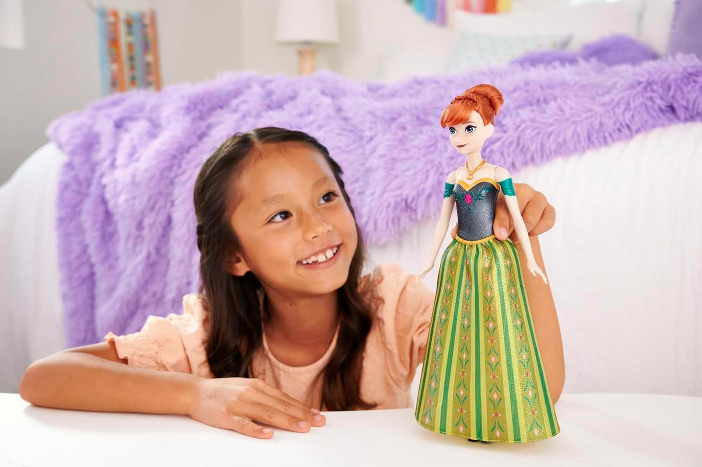 Mattel Disney Frozen Singing Anna Doll - 30 Seconds Song Snippet, Classic Castle Outfit, Avtagbar mjuk kjol, Kambart hår, For Kids Ages 3+, tysk version, HMG41