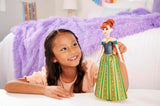 Mattel Disney Frozen Singing Anna Doll - 30 Seconds Song Snippet, Classic Castle Outfit, Avtagbar mjuk kjol, Kambart hår, For Kids Ages 3+, tysk version, HMG41