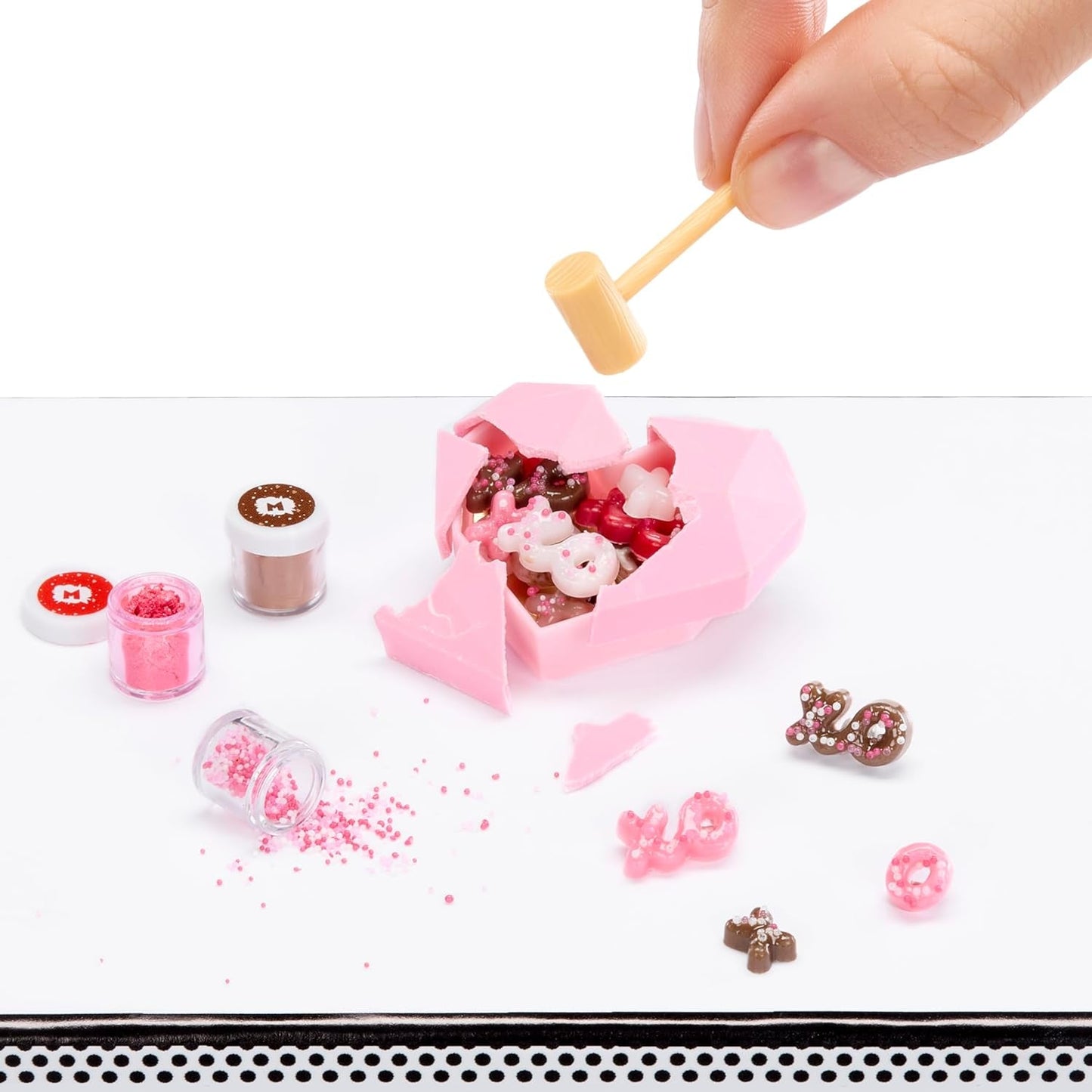 MGA Miniverse - Make It Mini with Love - Mini Samlarföremål, DIY Resin Craft Kit, Alla hjärtans dag-serien, matrepliker, icke-ätbara - för samlare och barn från 8 år och uppåt